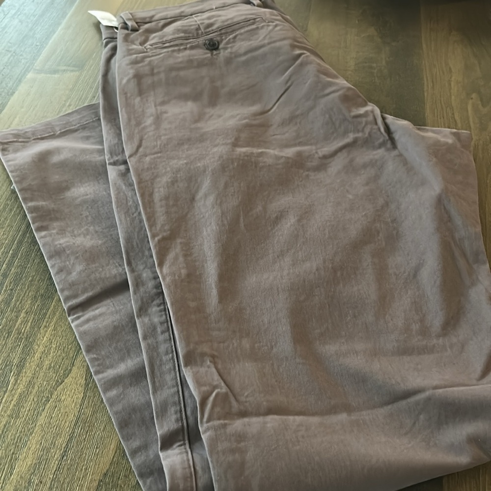 Gap Essential Khakis Straight pants taper NWT 36x34 - Picture 4 of 5